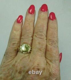Estate 14K YG Yin and Yang Mother of Pearl Ring 4.2 Grams Size 8