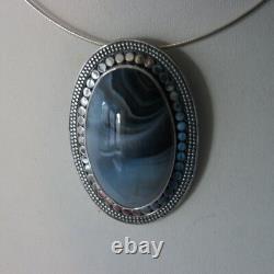 Beau pendentif et broche en argent 925 avec gemme de Suleimani 36 grammes, 6 x 4,5 cm de largeur.