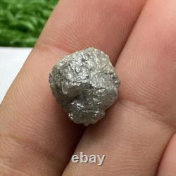 Diamant brut naturel non taillé de 14+tcw couleur grise diamant irrégulier