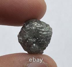 Diamant brut naturel non taillé de 14+tcw couleur grise diamant irrégulier