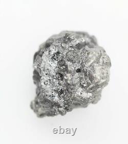 Diamant brut non taillé de couleur grise de 15,73 carats, pierre naturelle loose rugueuse.