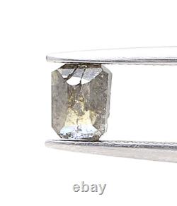 Diamant naturel gris rustique de 0,60ctw avec émeraude étincelante de couleur gris verdâtre taillée en échelons