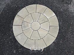 Kits de patio circulaire en pierre naturelle du Yorkshire extraite au Royaume-Uni, pas en béton.