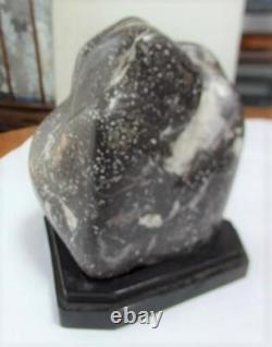 Objet en pierre naturelle gris foncé, L7,4 x P5,1 x H4,3, 9,5 livres
