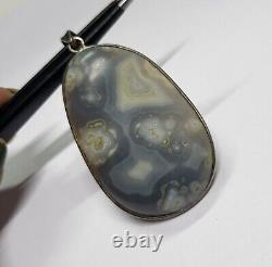 Pendentif en pierre précieuse d'agate de couleur gris naturel de 2,25 pouces, grand pendentif en argent vintage de 19,69 g