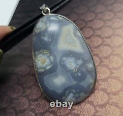 Pendentif en pierre précieuse d'agate de couleur gris naturel de 2,25 pouces, grand pendentif en argent vintage de 19,69 g