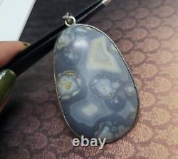 Pendentif en pierre précieuse d'agate de couleur gris naturel de 2,25 pouces, grand pendentif en argent vintage de 19,69 g