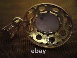 Pendentif vintage en or 14 ct 14k 585 avec une étoile grise en cabochon de 2 carats en saphir.