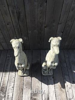 Whippet Greyhound Paire De Chiens Assis Anglais En Grès Gris / Whippet